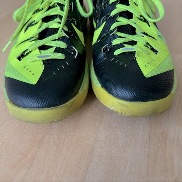 Nike Hyperdunk 2014 Volt / Black Sneakers - Picture 10 of 16